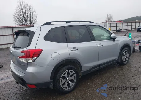 2021 Subaru Forester Premium z USA, uszkodzony, nr VIN JF2SKAJC2MH526348